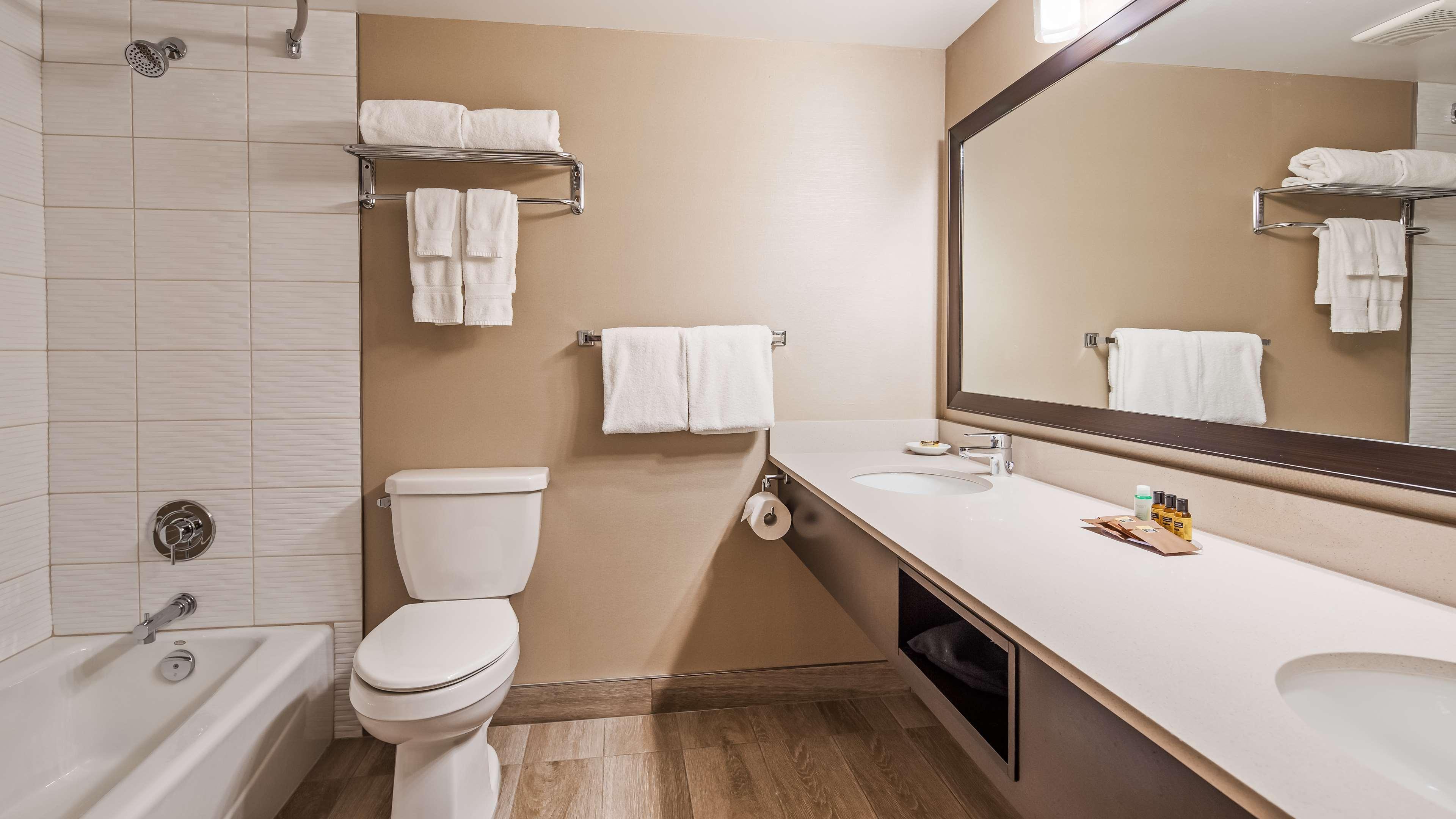 Best Western Plus Calgary Centre Inn Ngoại thất bức ảnh