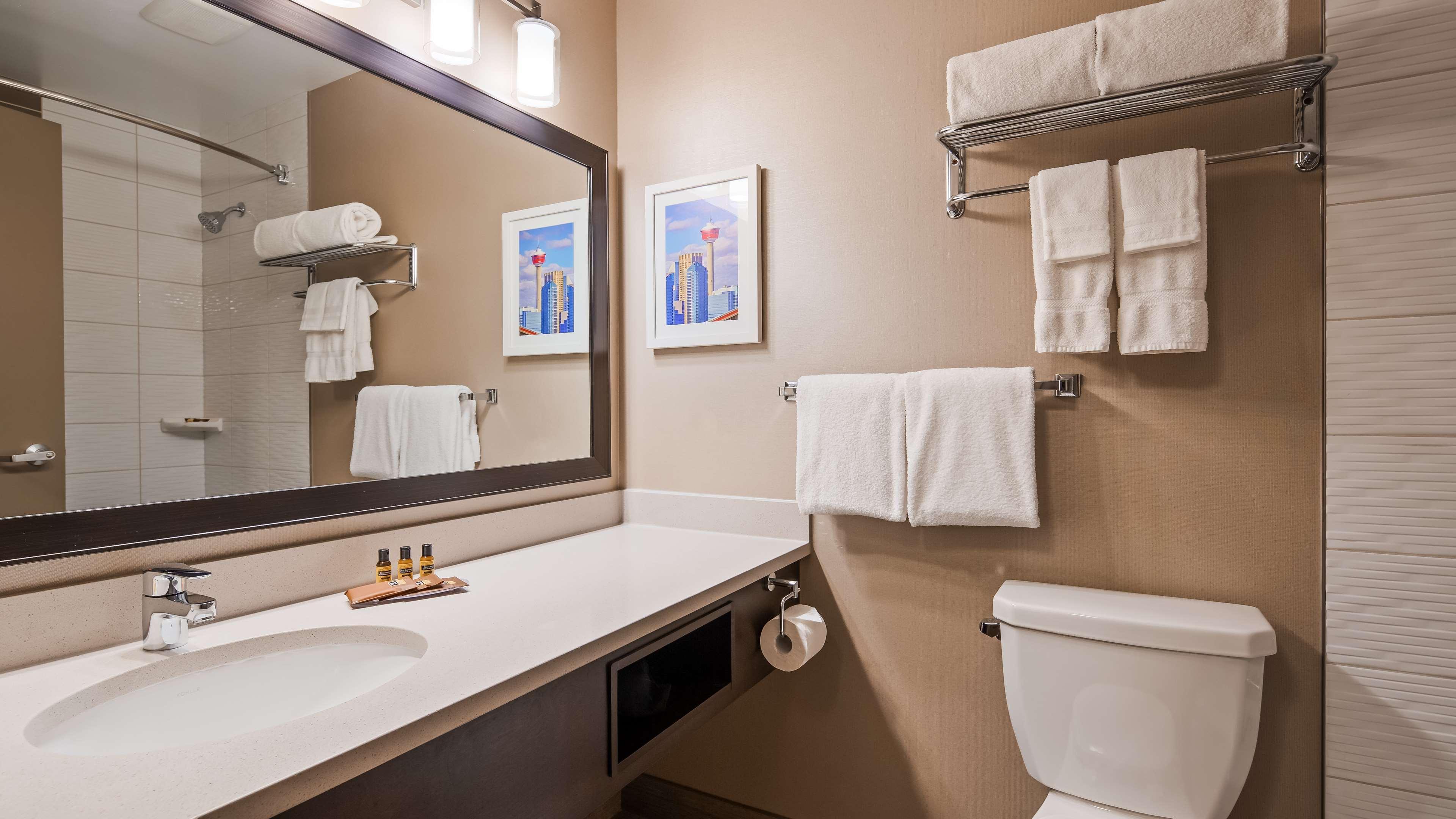 Best Western Plus Calgary Centre Inn Ngoại thất bức ảnh