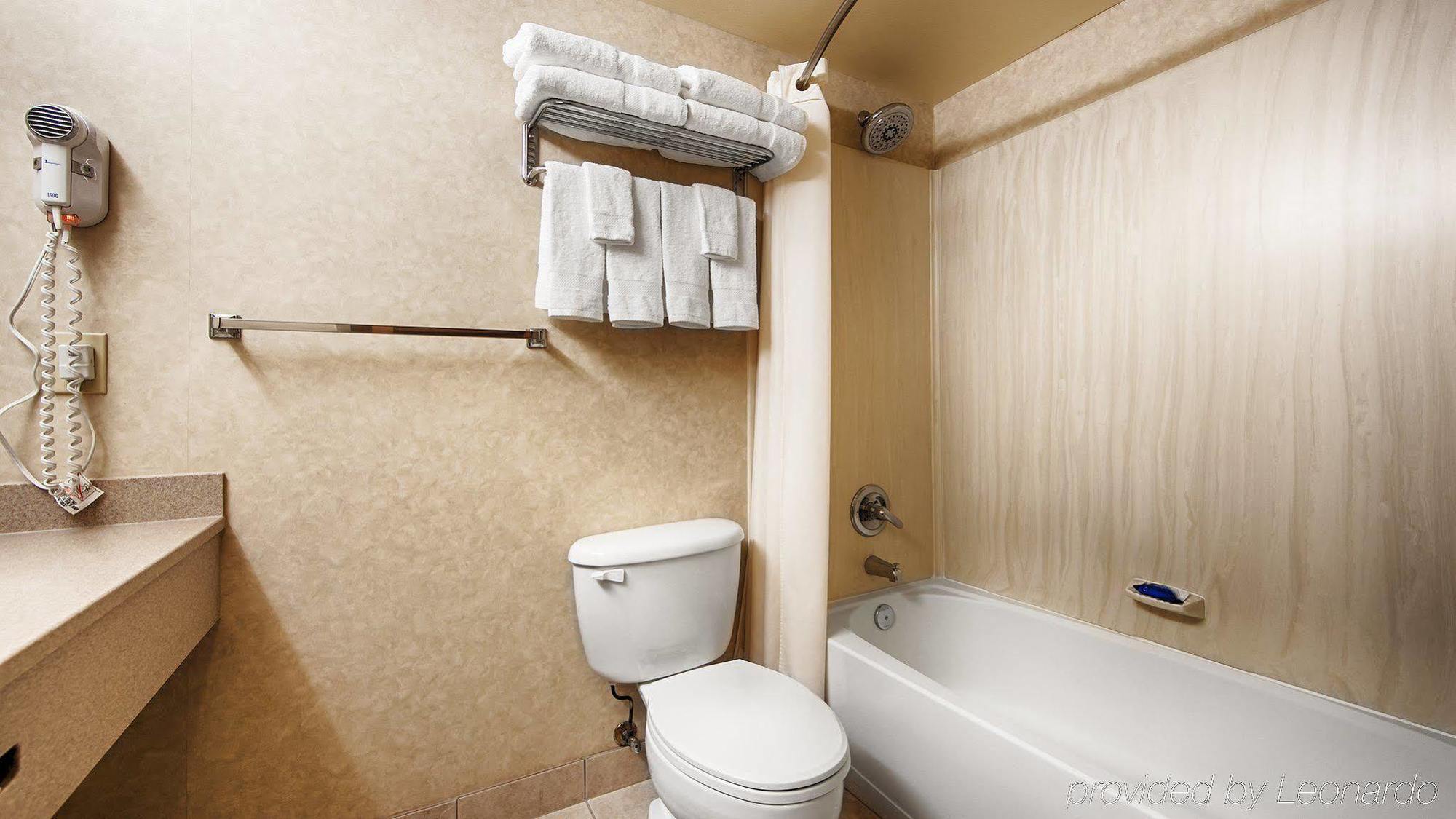 Best Western Plus Calgary Centre Inn Ngoại thất bức ảnh