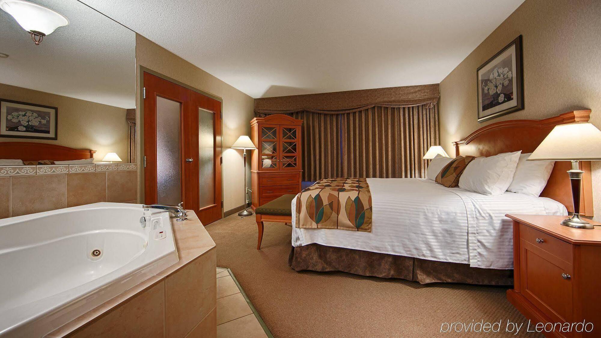Best Western Plus Calgary Centre Inn Ngoại thất bức ảnh